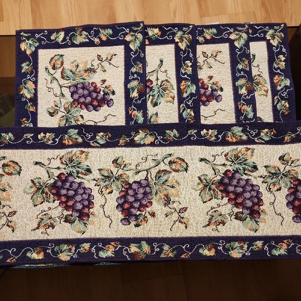 Grape Themed Table Runner and 4 Placemats Set